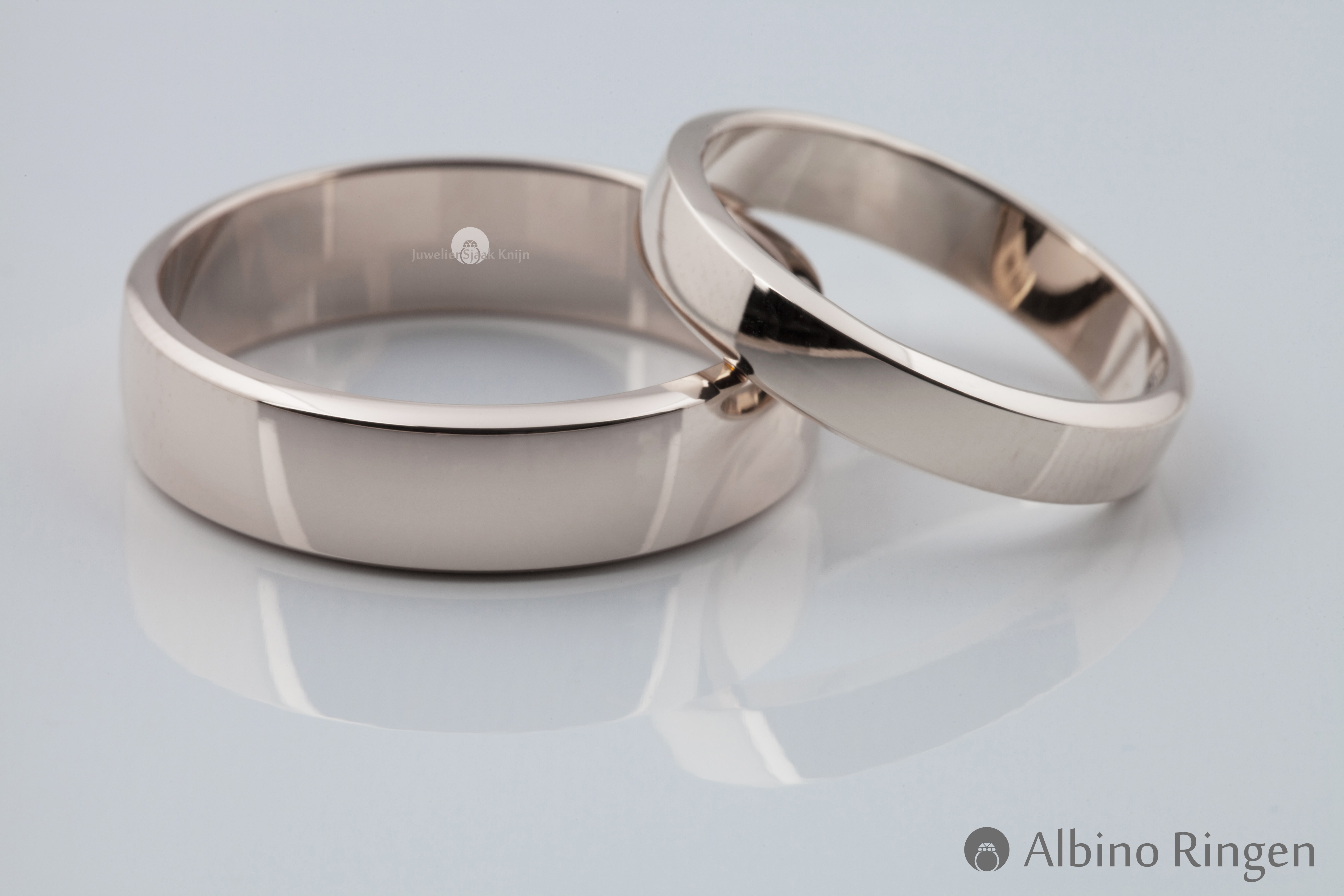 halsband Reis operatie Witgouden Albino Modern (New) - Een simpele glanzende ring.